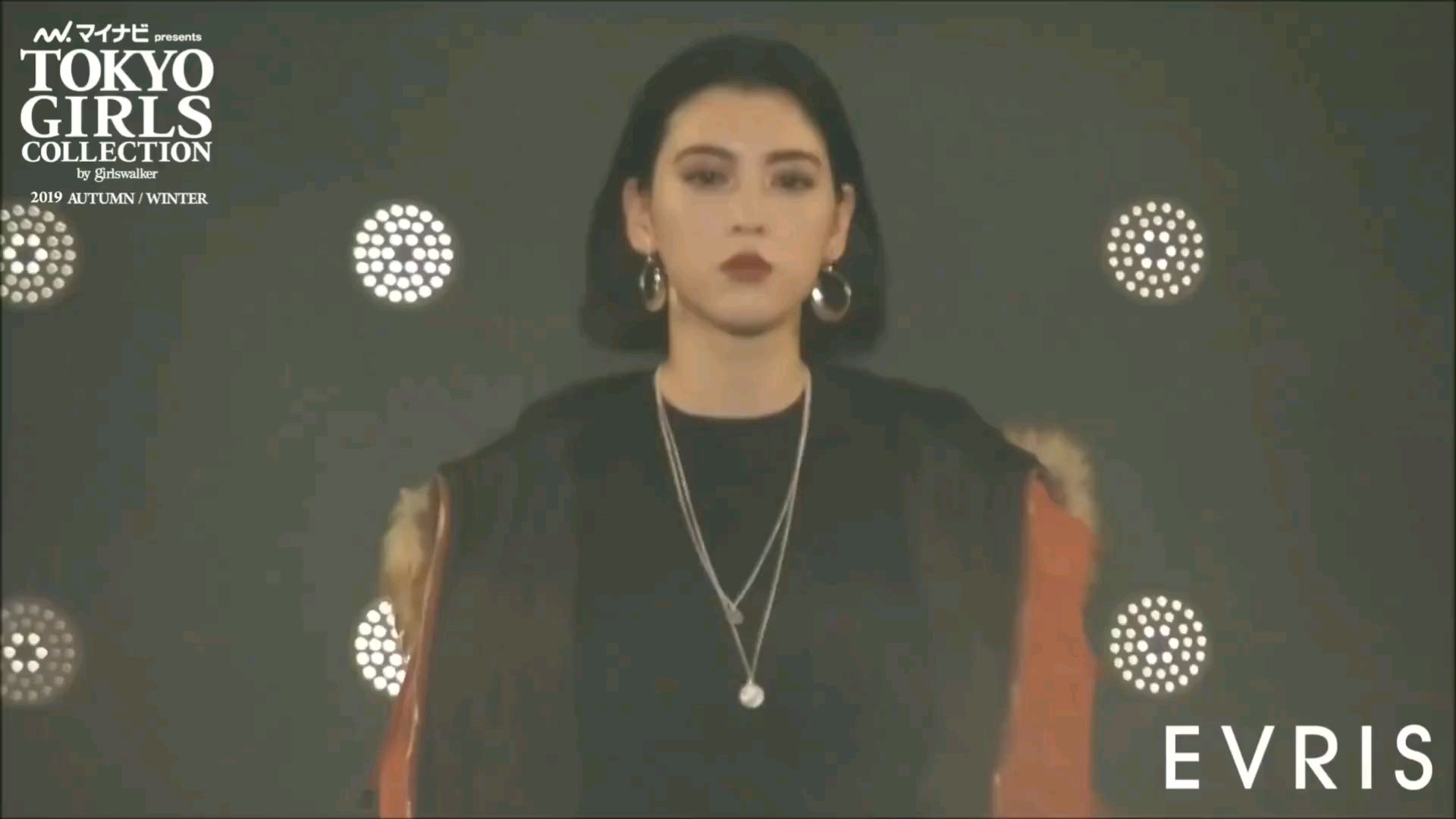 三吉彩花走秀